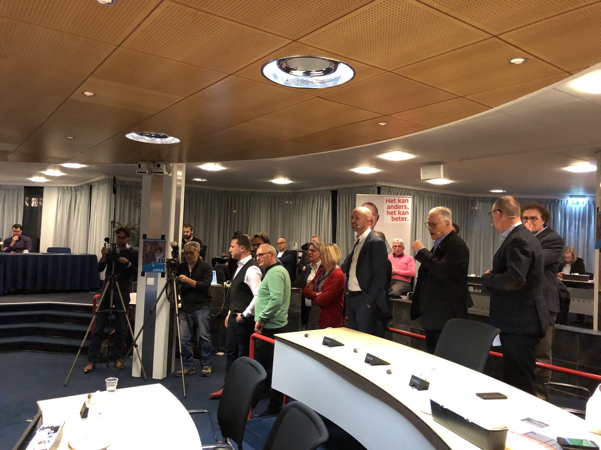 Verkiezingsdebat Ondernemend Westfriesland in de raadszaal van de gemeente Hoorn onder leiding van Robert-Jan Knook. 13 partijen aanwezig.