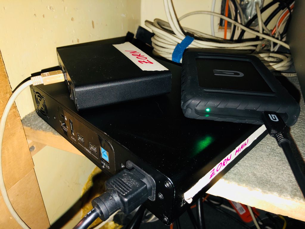 MarcUrselli's tweet photo. Just upgrade my @GlyphProTech #hdd inventory to the latest SSD drive for my client #JohnZorn so now I can record to the SSD #BlackBoxPlus drive, backup to his #StudioMini drive and backup to my #Studio drive - #drives galore #harddrives overdrive ;-) https://t.co/xJ2NDL8Kkl