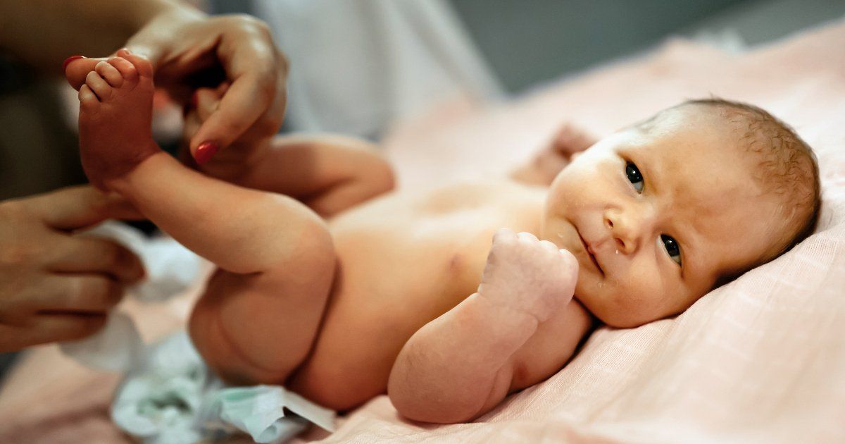 In the first week your #newborn's nappies will be "interesting". Here's what to expect: bit.ly/2BFI3NU