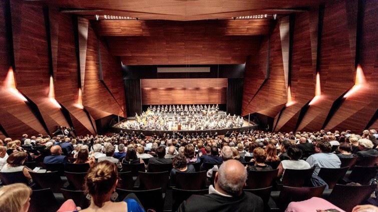 ArditaStatovci's tweet photo. Ariadita Duo will be playing @ the Gala Opening of the "Klaviertage" Festival at the beautiful concert hall of @festspieleerl on March 23, at 8 pm.
Tickets under: https://t.co/eS57jX66E9
#ariane #ardita #klaviertage #tirolerfestspiele #erl #piano #4hands #2pianos #8hands https://t.co/IsyLRJypju