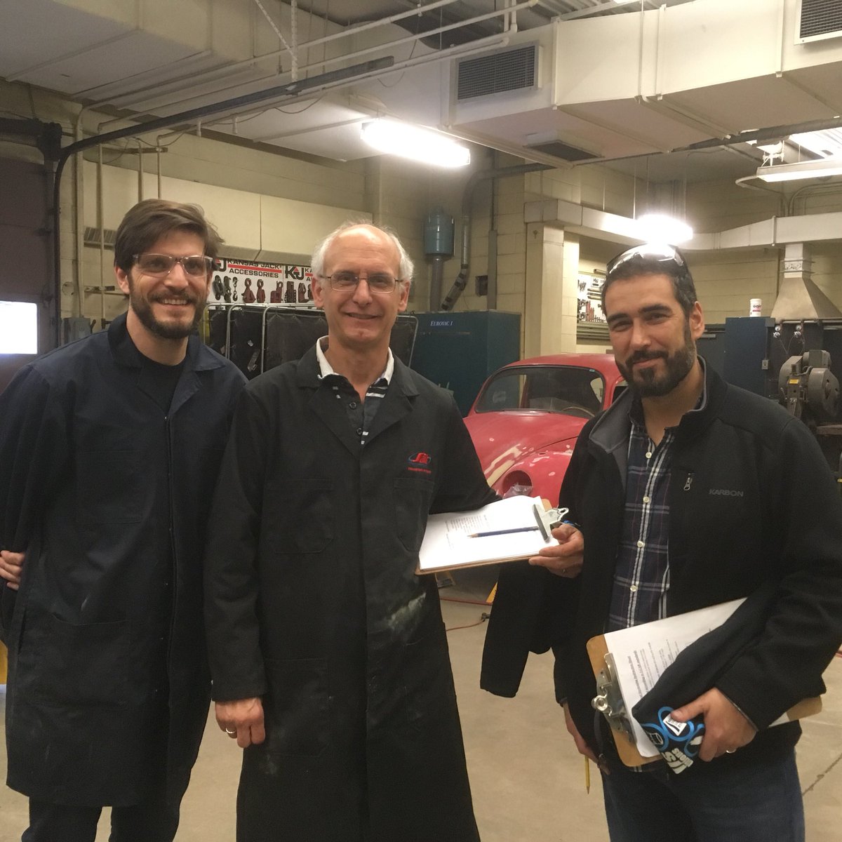 tdsboyap's tweet photo. Look who they pulled out of retirement to help judge the TDSB Auto Painting Competition at #DanforthCTI. Great to see you Bill Speed!
@RonFelsen @tdsboyap @TDSB_EL https://t.co/CO2xsfp92v