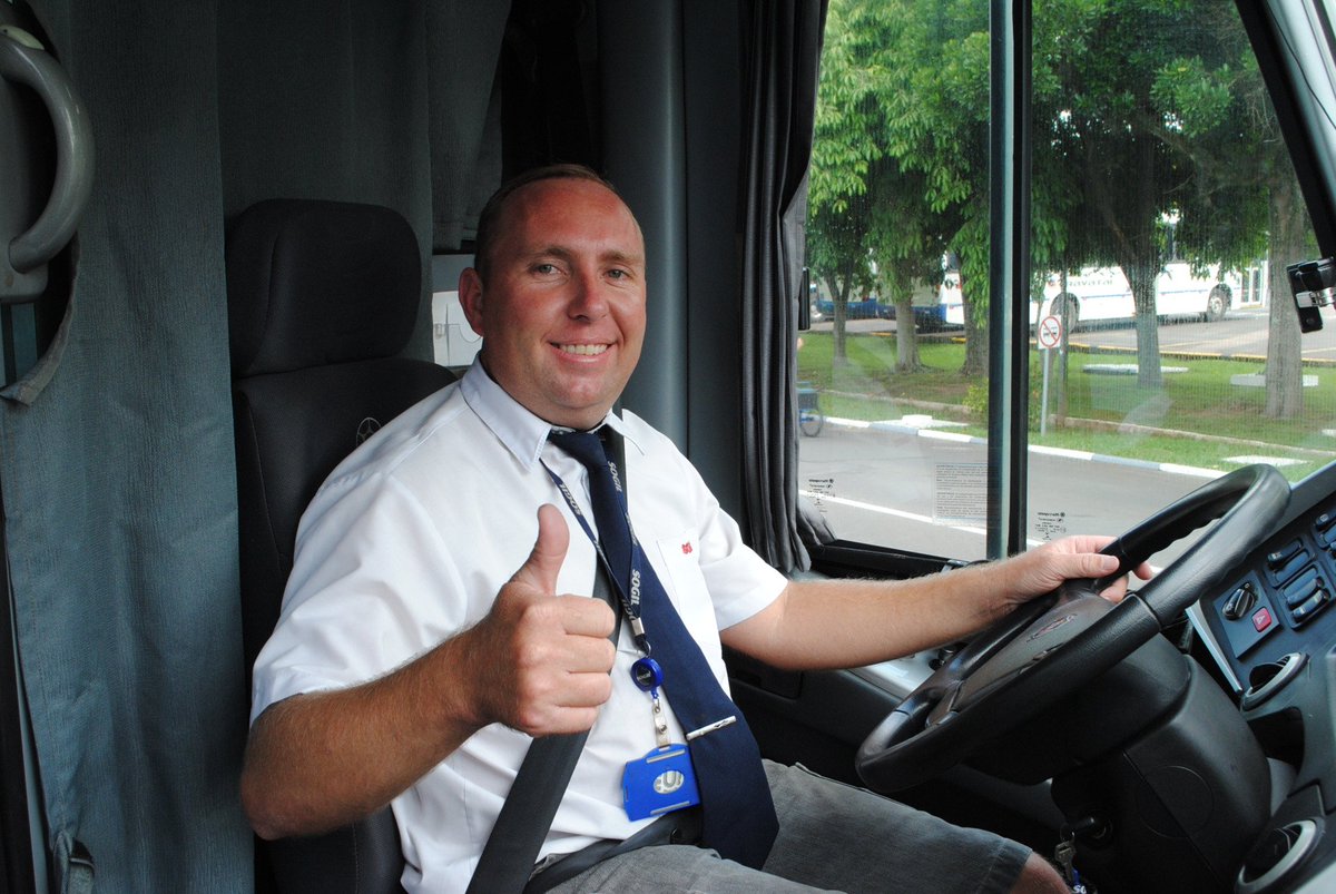 SOGIL_Oficial's tweet photo. Parabéns ao motorista Eduardo! O mesmo foi reconhecido por ser prestativo, solidário e simpático com os clientes. 👏🚌🤝🤩 #SOGIL #FoiElogiado #Reconhecimento #MuralDaFamaSOGIL #Motorista https://t.co/xb9SwPuqTS