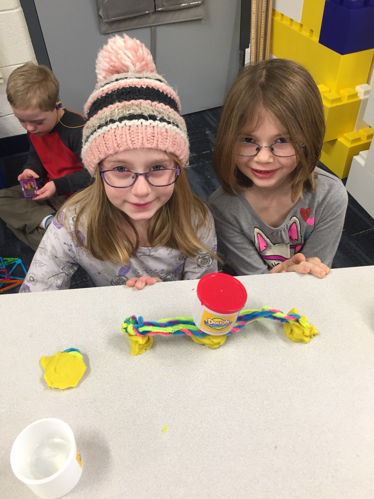 MrsDagerClass's tweet photo. Challenge 2.  Supporting a tub of play doh! https://t.co/rjIiPV2o7A