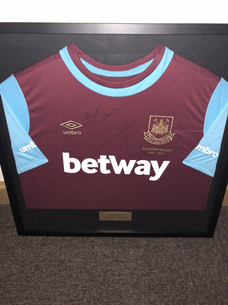 Hynesy22's tweet photo. @Noble16Mark Thanks for donating this shirt which I purchased in the auction at ‘The Boxing Experience’ show on Sunday hosted  by @NewlandsGym in aid of the @WhizzKidz charity - ⚒🥊 https://t.co/ROVqEYU8ph