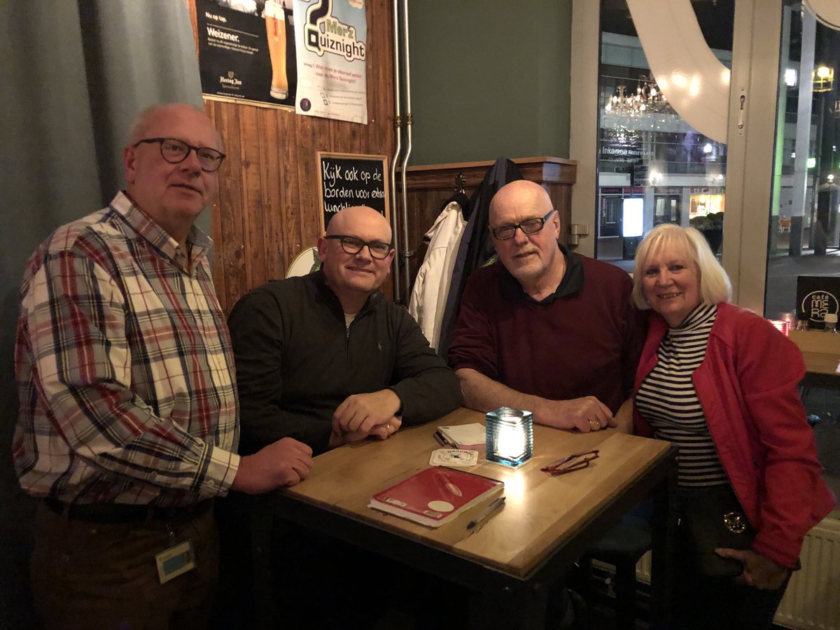 We zijn er klaar voor! Pubquizzen <a href="/CafeMerz/">Café Merz</a> met <a href="/ceesvandervlis/">Cees van der Vlis</a> en zijn ouders. Lang niet gespeeld. #zinin