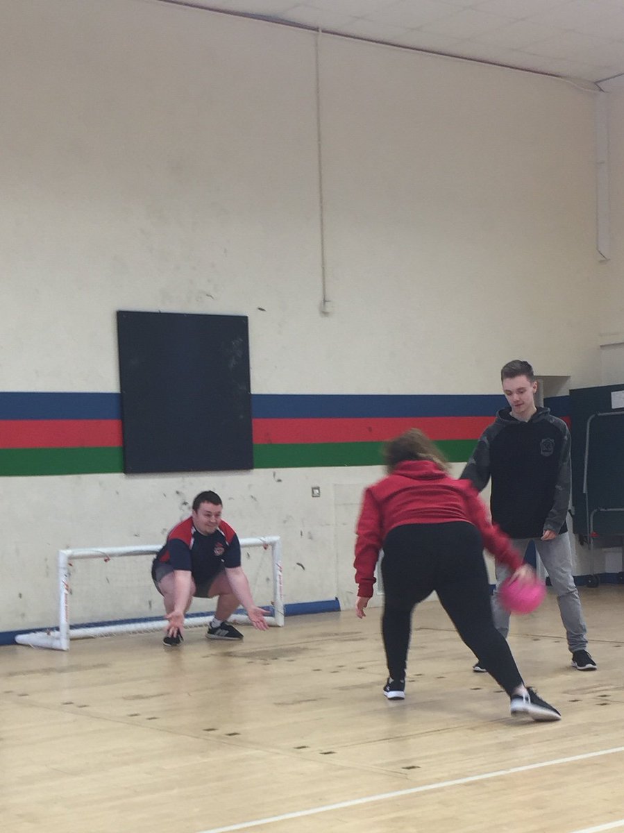 CSG_HSC's tweet photo. Dysgwir Lefel 2 yn gweithio (chwarae 🙈) gyda Dysgwir lefel mynediad....🙌🏼 🏀
Level 2 learners working (playing 🙈) together with Entry level learners...🙌🏼🏀 https://t.co/3GRhkVwh4x