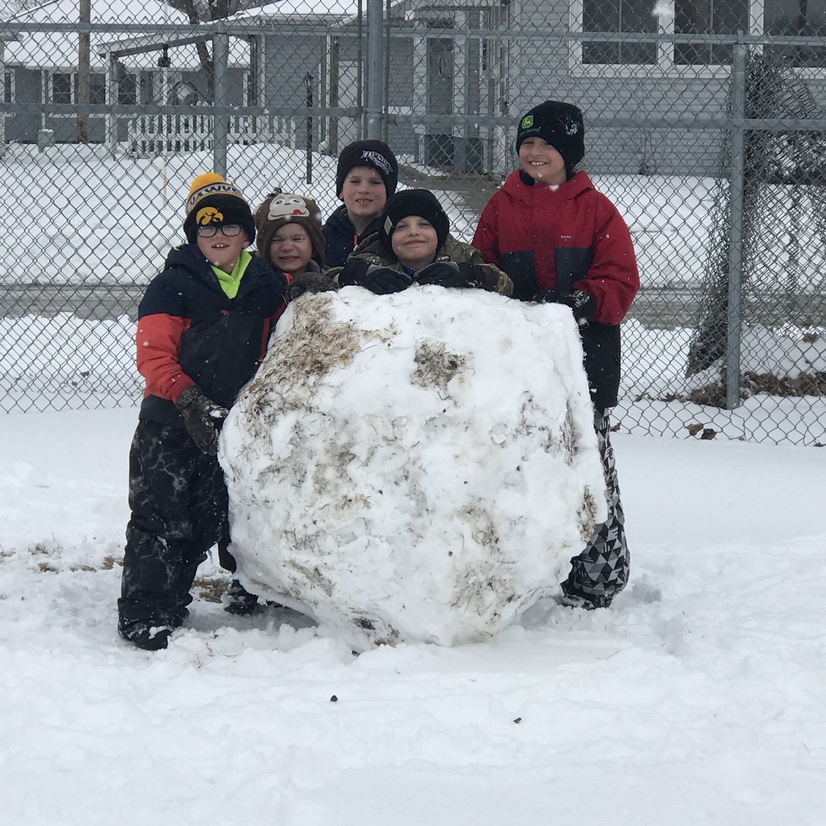 boge_dboge's tweet photo. Fun on the playground #welovesnow #LincolnFun #osagegreendevils https://t.co/5ltZtI5Wwo