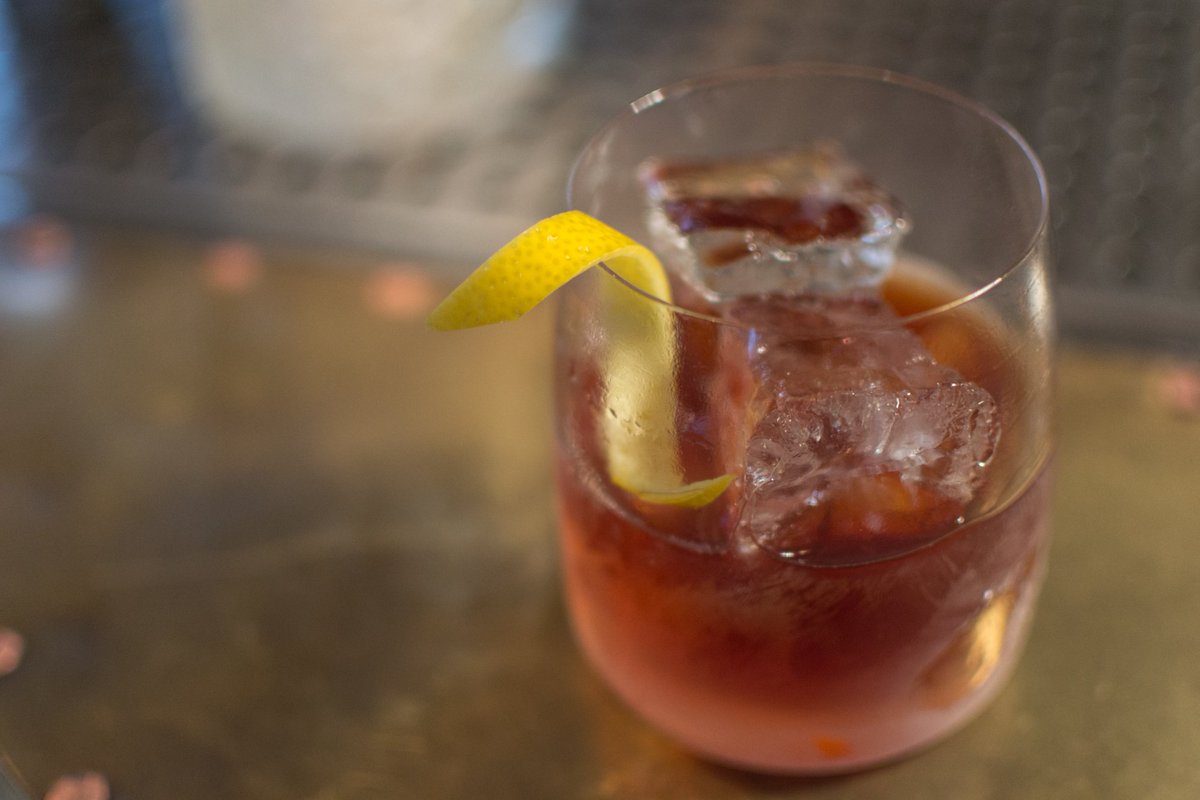 bustopherjones_'s tweet photo. Monday - Thursday from 5pm it's 2 for £12 on some of our most delicious concoctions and quality cocktails. 
After-work drinks have never been so fabulous. https://t.co/A1mIYjrfeX