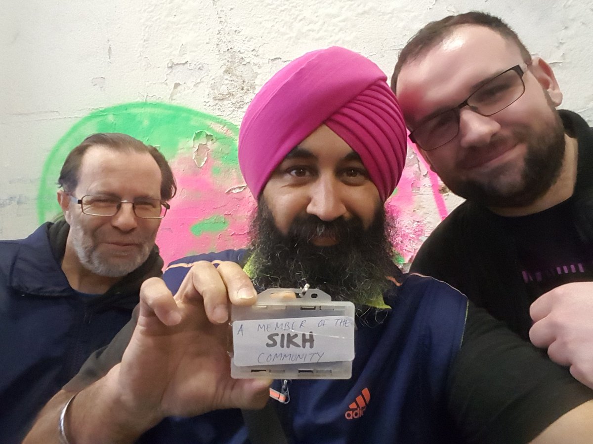 PlymouthChaz's tweet photo. Good to see @HawkEyePhotos @GilchristBB @RhythmCity_DS they were #Sikhing advice. They came to right person. #AmemberoftheSikhcommunity #thatmanwiththeTurban #prettyinpink https://t.co/rtr30pibxH