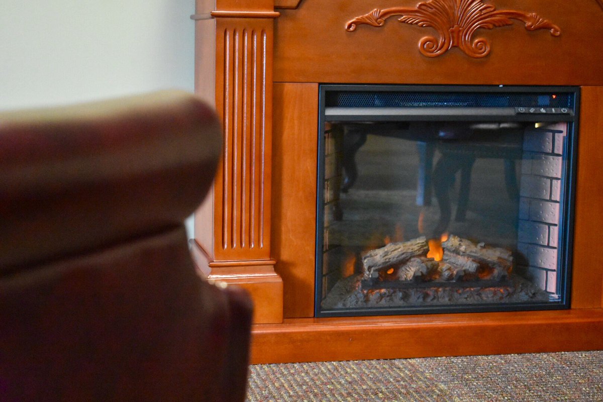 boslerlibrary's tweet photo. We are so excited about our new Classic Reader's Lounge! Come in and turn the pages to explore bygone eras, time-honored tales and historical narratives. #classicbooks #boslermemoriallibrary #readerslounge #explore #pennsylvania #cumberlandcounty #library https://t.co/MJ7fcB8HBa
