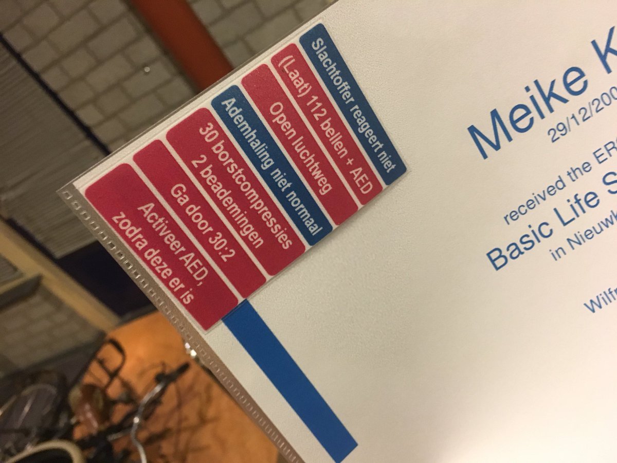 schotanus01's tweet photo. De trots van @gemnieuwkoop 28 leerlingen binnen @AshramCollegeNK met hun reanimatiediploma https://t.co/7O50xXzH9W