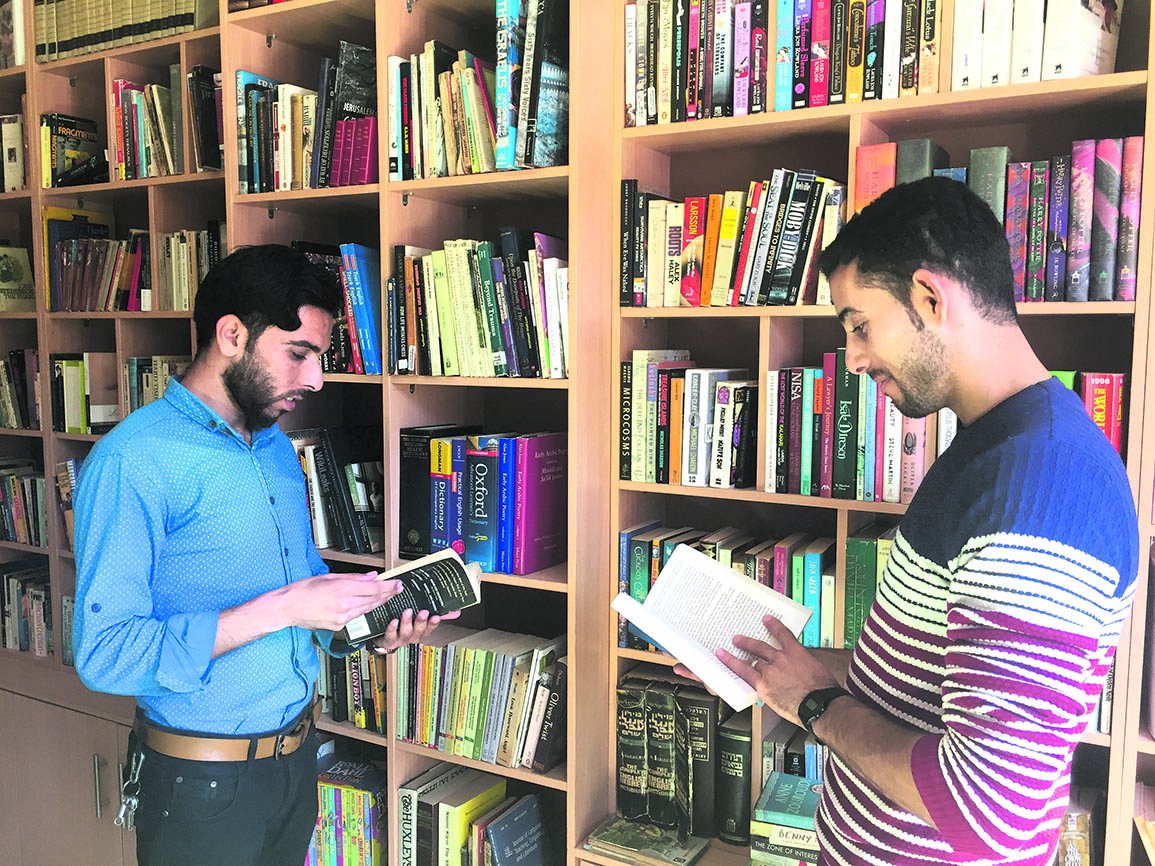 michelegiorgio2's tweet photo. #Gaza Dopo un raid aereo israeliano sulla biblioteca della loro università, Mosab  e Shady lanciano un appello globale e arrivano migliaia di testi. Nasce così la Edward Said Public Library, unica biblioteca aperta a tutti con libri in lingua inglese. Domani su @ilmanifesto https://t.co/EwuySugyaV