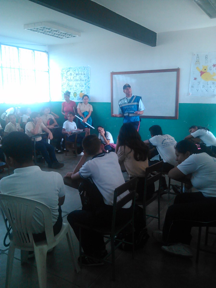 CCPNuevaBolivia's tweet photo. POLICIA DEL ESTADO MERIDA @CCPNuevaBolivia  UNA SERIE DE CHARLA DEL MARCO LEGAL DEL BUEN VIVIR EN LA UNIDAD EDUCATIVA NUEVA BOLIVIA DONDE SE LES HABLO DEL VALOR FUNDAMENTAL DE LOS PRINCIPIOS Y VALORES https://t.co/8uPxUxQjqq
