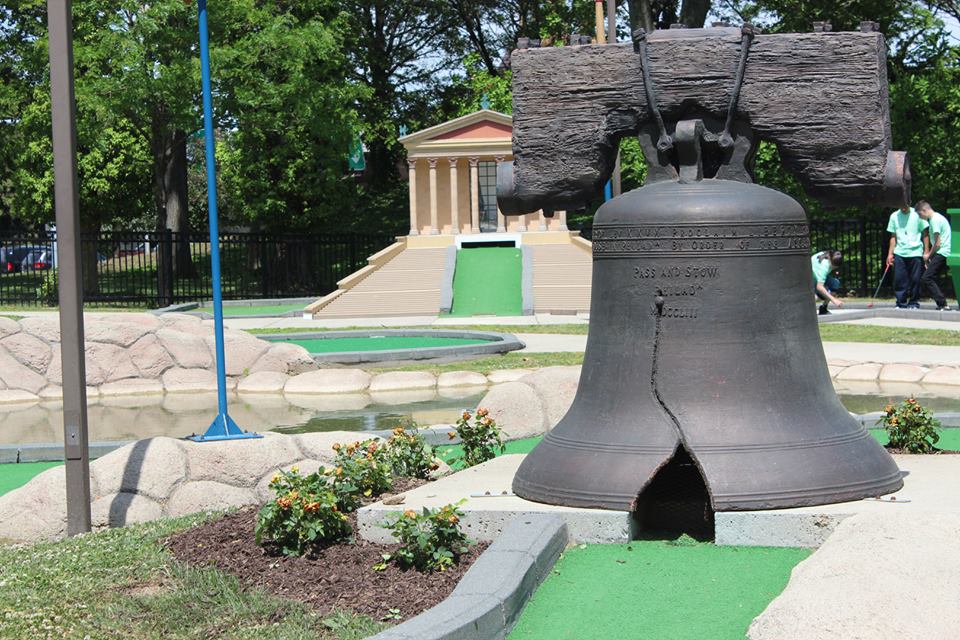 HistoricPhilly's tweet photo. So that's why there's a crack in the bell...
Putt your way around the historic sites at #PhillyMiniGolf in Franklin Square. https://t.co/qJqkZtG1CR