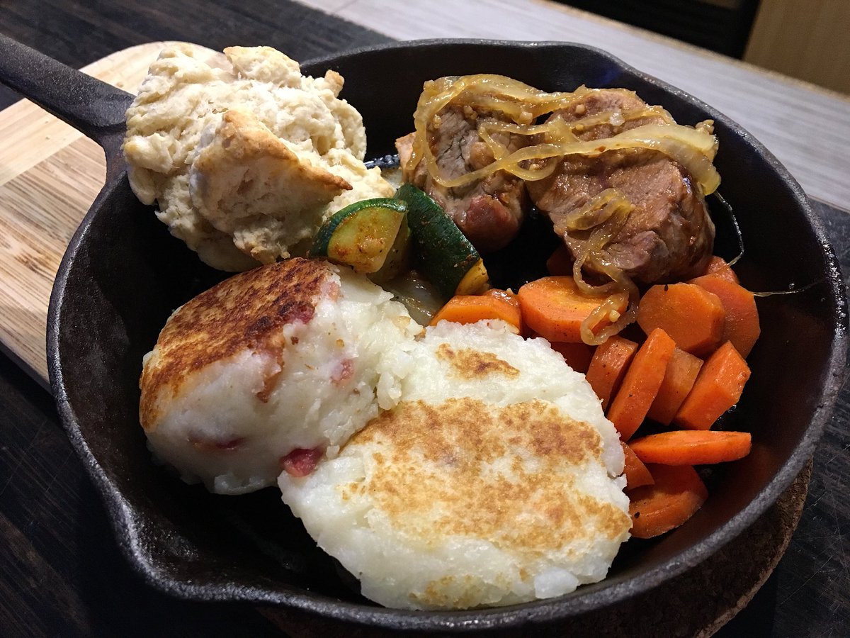 A nice hearty meal for this Albertan day ❄️

Big Kahuna Lunch: 
BBQ Seasoned Pork Tenderloin | Bacon Mashed Potatoes | Sautéed Zucchini | Roasted Carrots | Caramelized Onions with a biscuit 

Now that’s what we call launch  

Soup Doojur: 
• Homemade Chicken Noodle