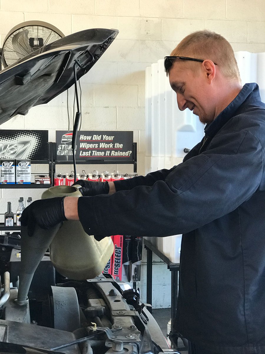 splash_jfk's tweet photo. We're all about service. Full service. Get your car washed, detailed, and oil changed all in the same place! https://t.co/vWiteeaVl0