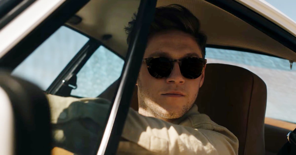 RollingStone's tweet photo. Watch former One Direction singer Niall Horan search the desert for love in the new video for "On the Loose" https://t.co/Rd12BjUilJ https://t.co/ziV1y8F8xl