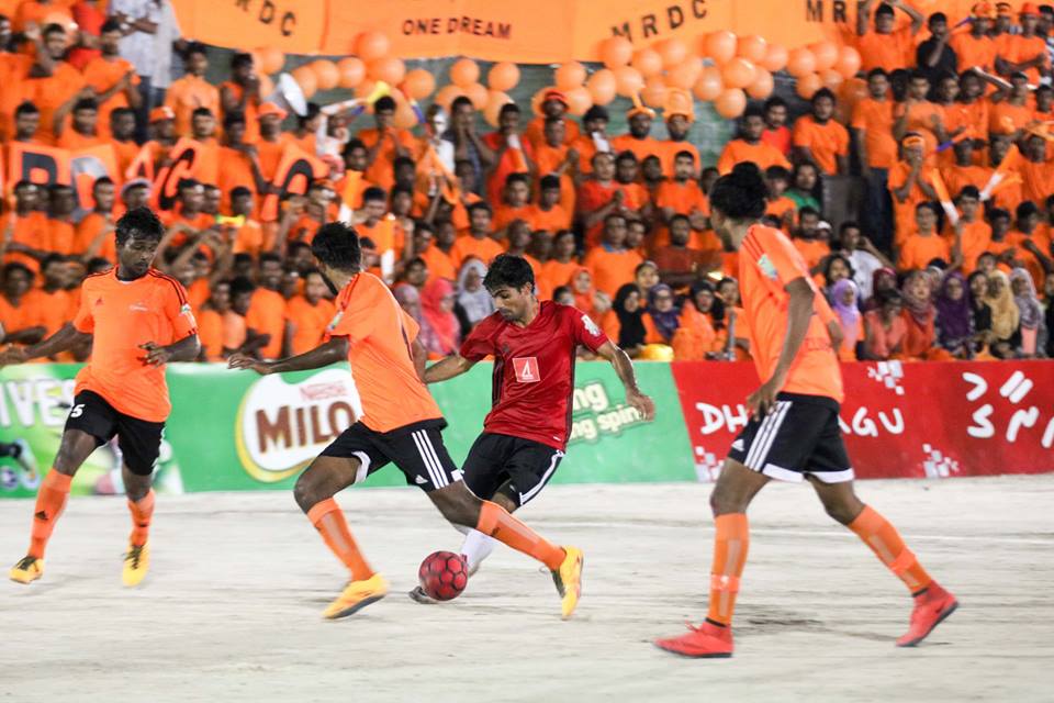 ClubMaldives's tweet photo. Ishan Ibrahim of United BML on the ball.
#ClubMaldives #CMC2017 #Futsal #FutsalMaldives https://t.co/CDl7bb3LSC