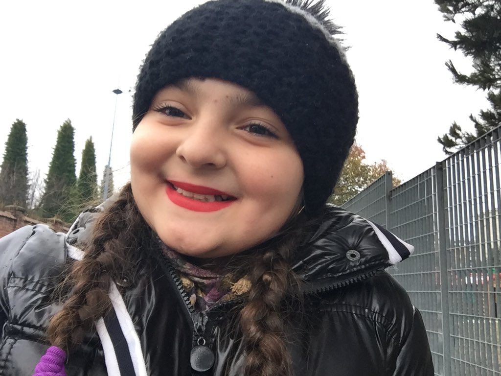 vzavmi's tweet photo. Sono una Bambina Bella NON Posso fare  le coze Per esempio le bambole ecc adesso posso aver il iPhone il habebord ❤️❤️❤️ https://t.co/aNpjnTnfUT