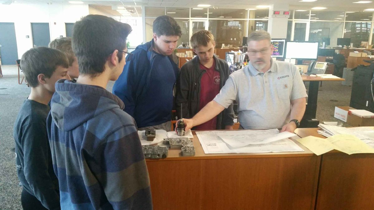 SHS_POE's tweet photo. Manufacturing field trip! Great experience! #sascompass #shslearn #pltw #introductiontoengineeringanddesign #Doc_Sartori https://t.co/YueHrZ3li8