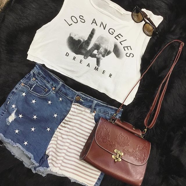 RunwayTacoma's tweet photo. For the dreamers✨
•
Top Sz L $4 / Denim Sz 14 $7 / Purse $9.99 / Eddie Bauer Polarized Sunnies $18
•
#runwayfashionexchange #resalefashion #tacomathrift #seattlefashion #seattleootd #ootd #253 https://t.co/5SVIXcZO26 https://t.co/DPpzAdmJls