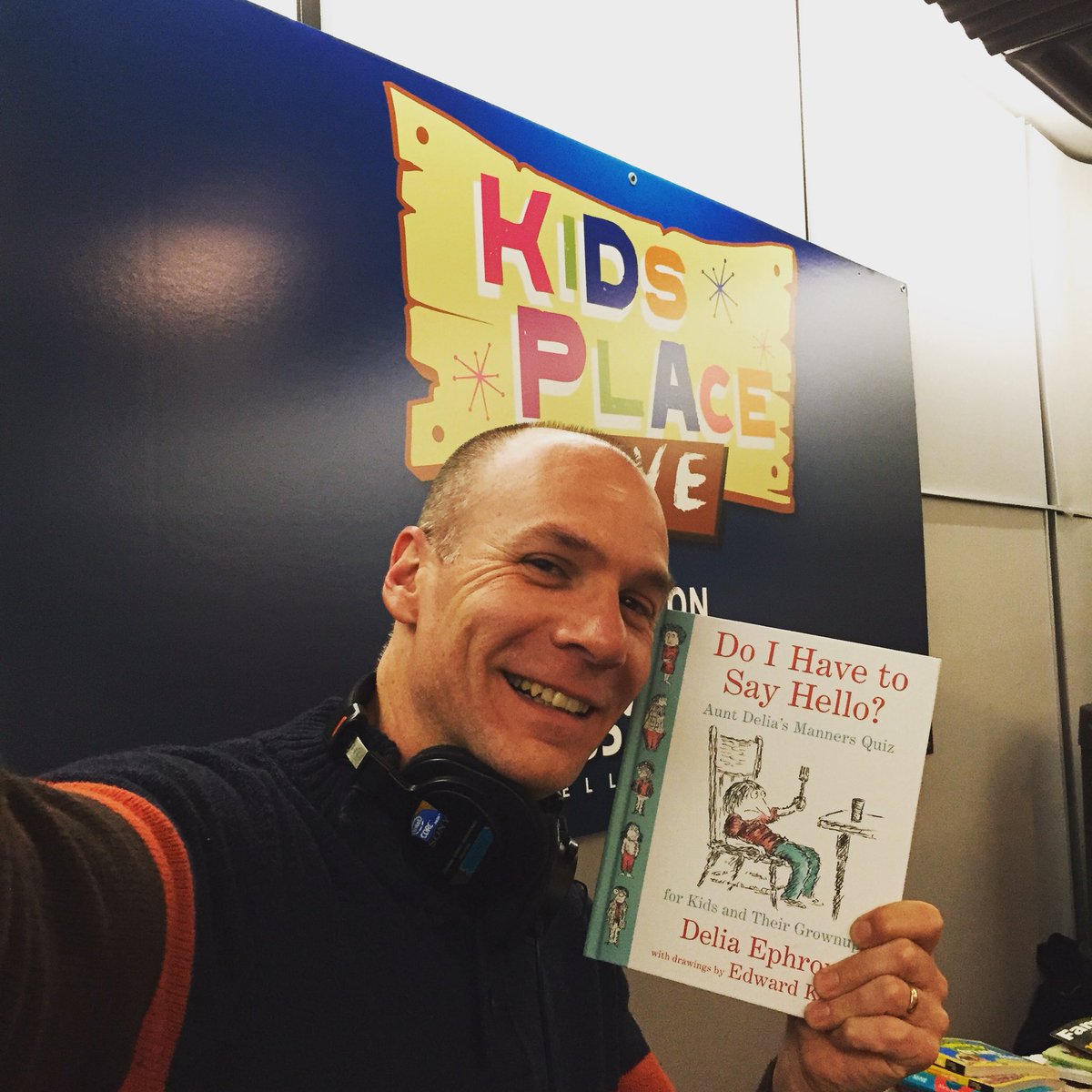 KidsPlaceLive's tweet image. Kenny Curtis believes in the #MagicOfStorytelling! Share a #shelfie and help @Disney and @ABCBeInspired donate 1 million books to @FirstBook... it’s the kind thing to do, as @DeliaEphron teaches us 📚❤️
