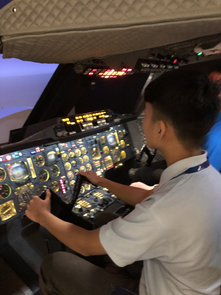 PatchwayC_S's tweet photo. So proud of our students tonight and their articulate presentation this evening @BW_Initiative @MF_MC @BristolAero #ROMyE https://t.co/8pnXaBoq5j