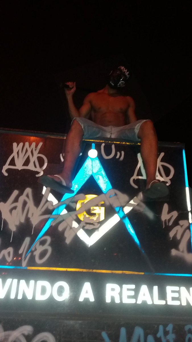g_labarba's tweet photo. Bem-vindo a Realengo kk #PRAGAltda #PICX https://t.co/7czrheQuDN