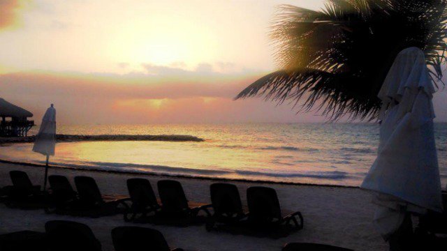 Vuepeer's tweet image. How to avoid a vacation rental scam
fox5atlanta.com/good-day/how-t…
So, you want to book a house for a week on Saint Simons Island. You book and pay for the home on the beach!  The pictures look great, but when you arrive it isn’t there. You’ve been scammed and your $3,000 is gone.