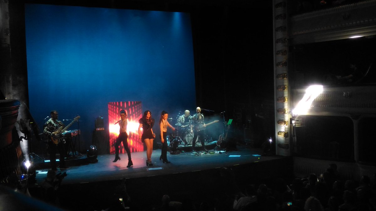 Arranca el concierto presentación de  la nueva gira de <a href="/MercheOficial/">Merche</a> !!!! Grandeeeeeee!!!! Me sé todas las canciones!!!  #Tour2018DeOtraManera