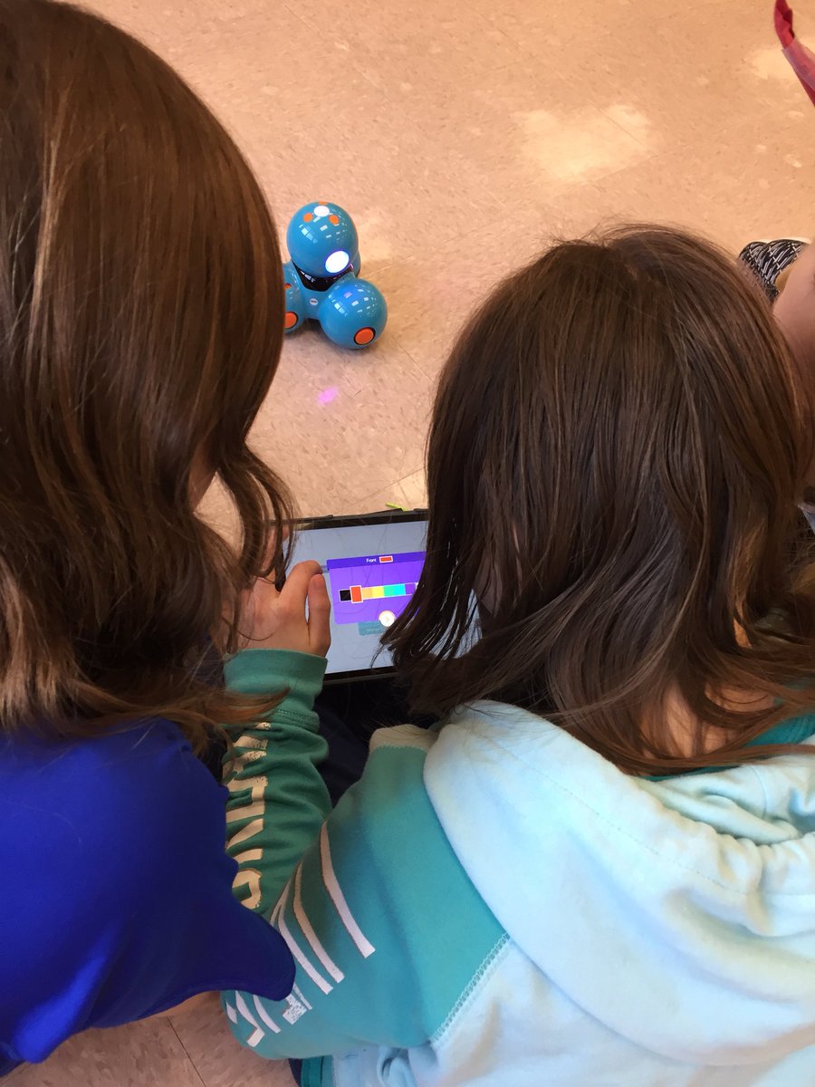 Creeds_Crew's tweet photo. Now it’s time for @DKehs3 @NHUFelementary class to give @WonderWorkshop a try. #KidsCanCode #BASDPride https://t.co/WfwkHv98gO