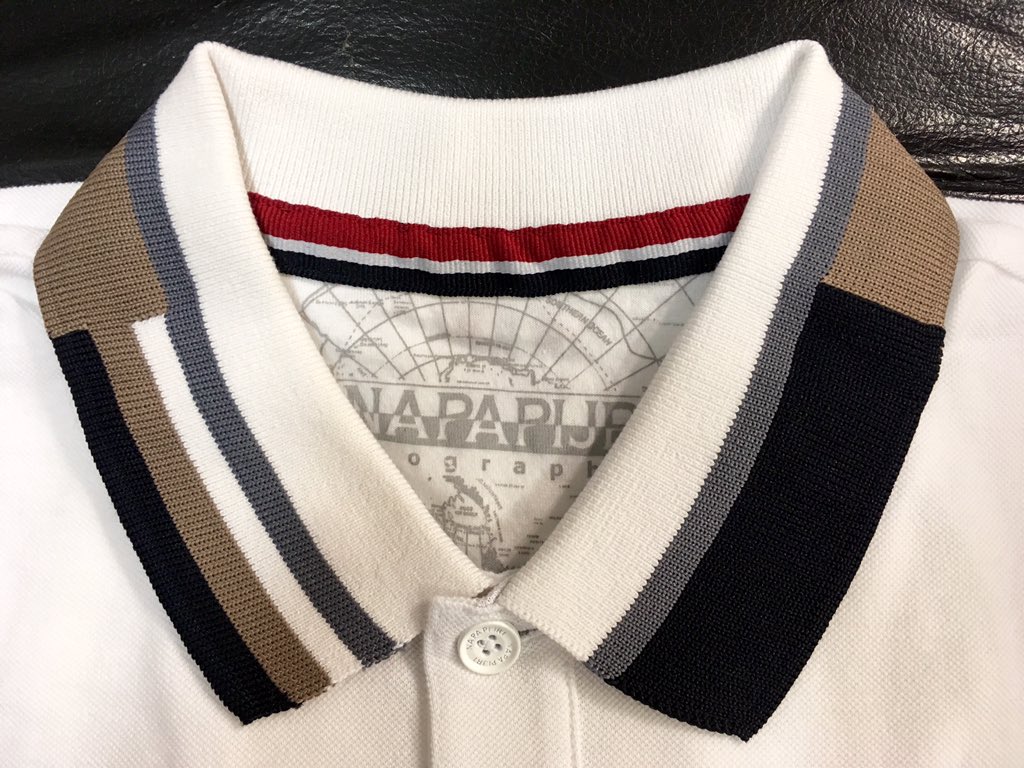 Kirolak_Vitoria's tweet photo. Lo clásico también puede ser original. ¿Qué nos decís de este cuello con dibujo asimétrico de los nuevos polos @Napapijri? #nuevatemporada #primavera #modasport https://t.co/yXMloy1WDO