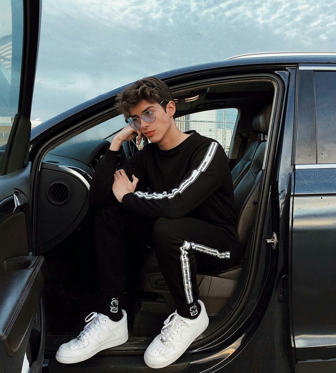 I don't drive, I just pose.