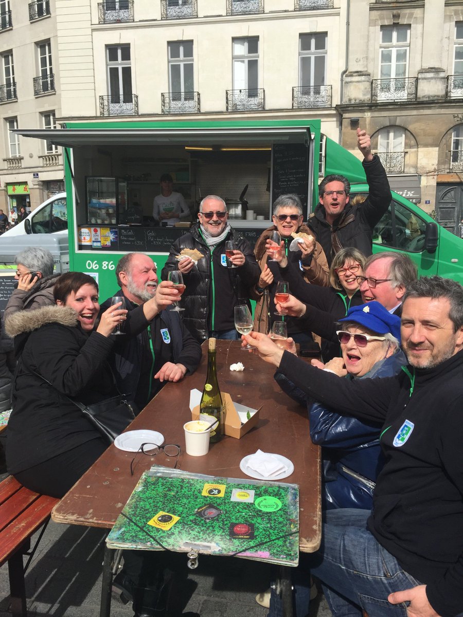 Gourmandes, gourmands, le rendez-vous est pris le samedi 17 mars 2018, de 9h à 18h, place du Bouffay. En présence d’une vingtaine de producteurs venez découvrir des produits locaux, flâner à travers le vide-grenier et faites une pause au bar à huîtres !