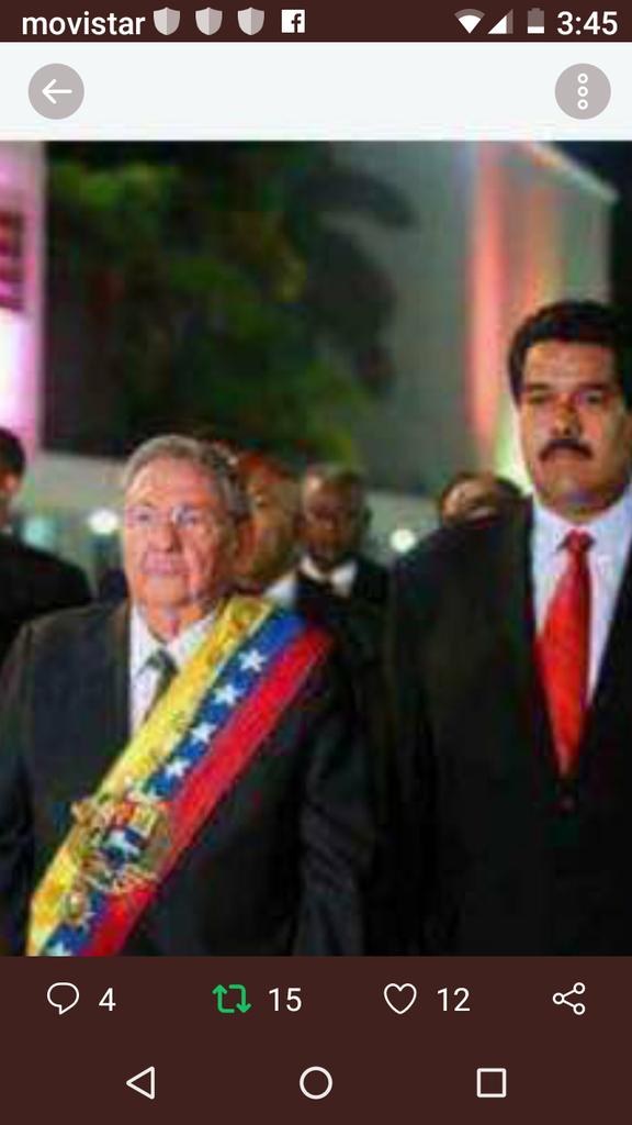 mariajo05884747's tweet photo. Qué indignación siento cuando veo mi bandera en el cuerpo de este asesino, ladrón! @IndignadosVezla @elsapito_ula  @mujeresdenegro https://t.co/1o8RdTDLkc