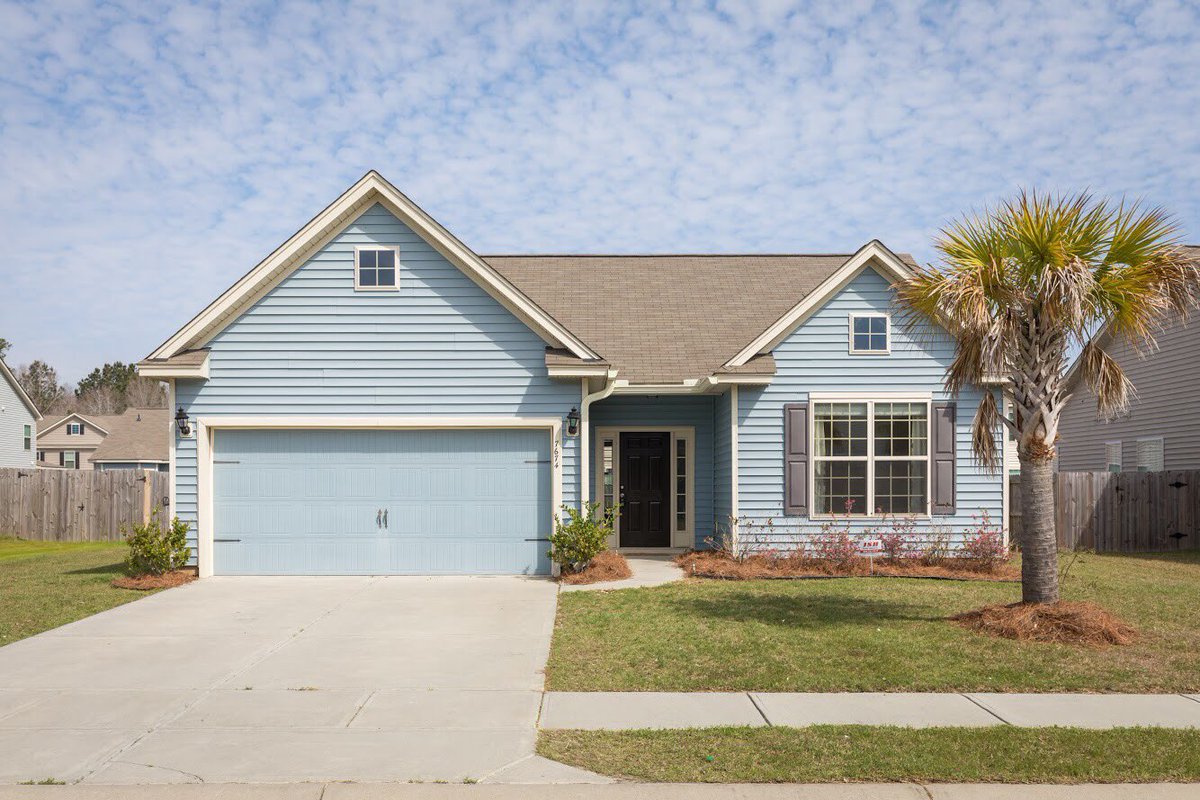 HamptonHomesRE's tweet photo. #JustListed 3 π 2 π 1,272 SqFt minutes from #Charleston #AirForce Base under $200k! To schedule your showing π²843-934-4777
#HamptonHomes #REMAX Alliance #MoveInReady #PerfectStarterHome #FreshlyPained #GreatLocation #Lowcountry #RealEstate #CharlestonRealEstate #HotMarket https://t.co/aFKGVPXWmr