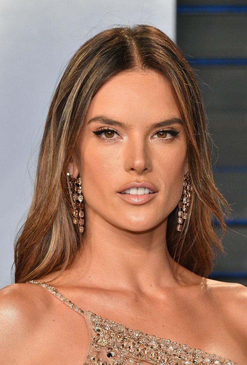 AngelsOnRunway's tweet photo. The bombshell @AngelAlessandra at the Vanity Fair Oscars Party ’18, wearing Ralph &amp; Russo. ✨ https://t.co/tM2Vy9uUiD