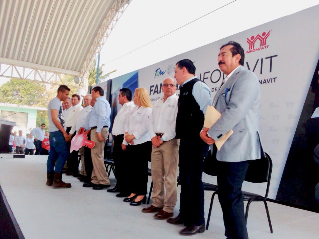 Gerardo_PenaF's tweet photo. Acompaño a nuestro gobernador @fgcabezadevaca, a @estrella_gil y funcionarios, en la ceremonia de firma de convenio y entrega de escrituras #FamiliaInfonavit entre el @gobtam y el @Infonavit en el municipio #Altamira. Trabajando por #Tam. https://t.co/QMCXukAgvk