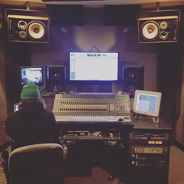 _ash_matthews_'s tweet photo. Last shot I have with the previous setup. We are currently upgrading the system at @razdabarsm ... Boy oh boy....they ain’t ready. .
.
.
.
.
.
#music #musicindustry #rap #rapper #rappers #rapmusic #soul #hiphop #hit #hiphophead #hiphopmusic #hiphopbeats … https://t.co/vQuFKwVIgG https://t.co/b3P9DLkPnp