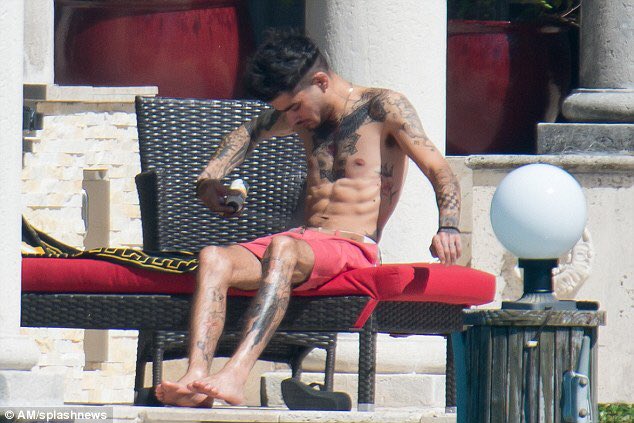 zayn malik shirtless.