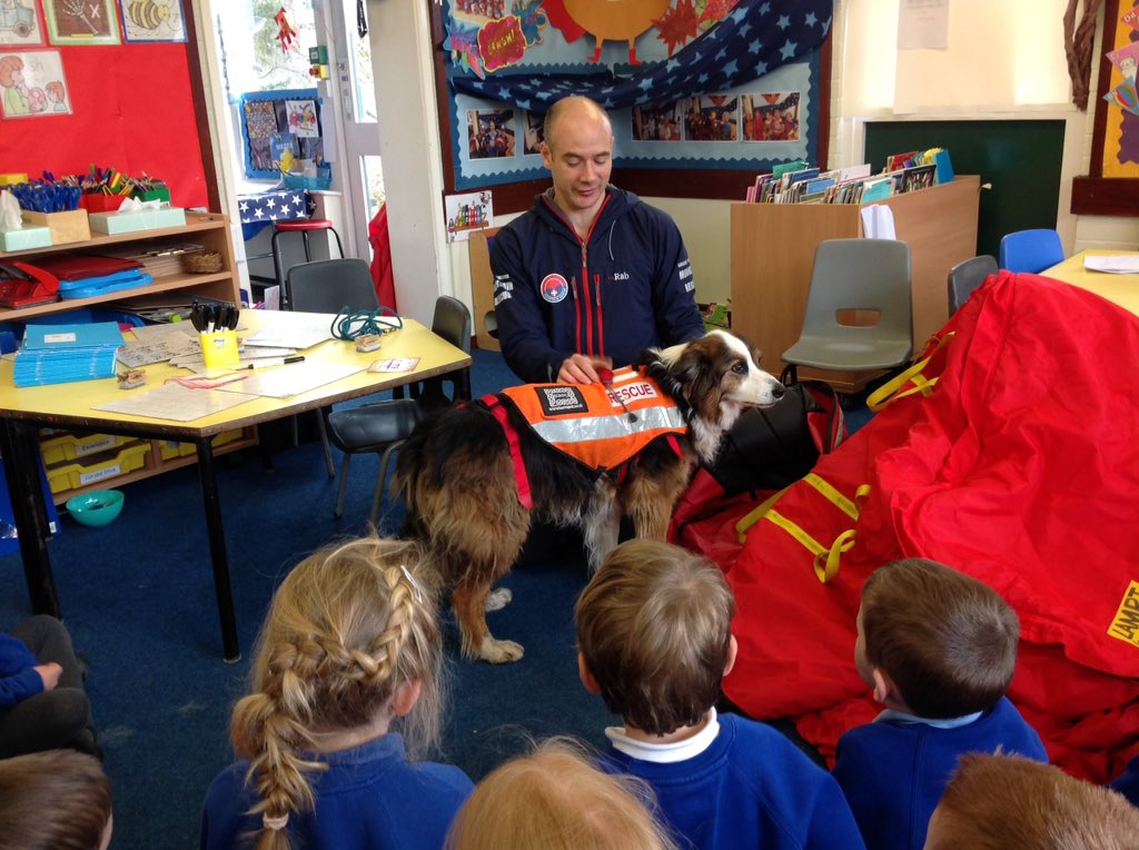 StaveleySchool's tweet photo. Thank you for bringing Kit the dog and your Land Rover. #MountainRescue #LAMRT #superdog https://t.co/HPYYQtdBSp
