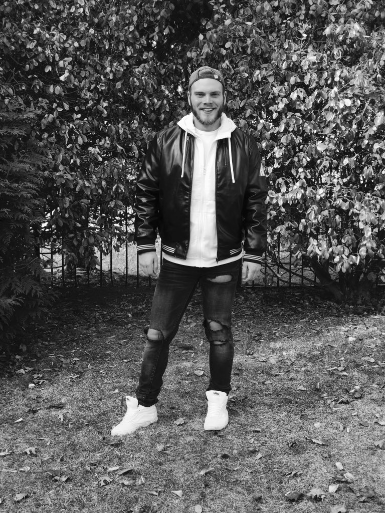 WillieK_'s tweet photo. don’t you take me out my ELEMENT. #KENDRICK #BeautifulOut #ImActuallyUgly https://t.co/bKItb3lFjT