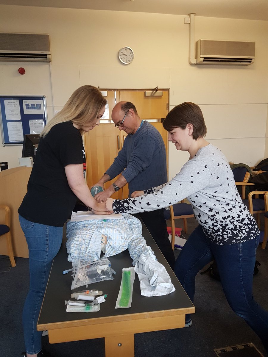 BatheLaura's tweet image. Great students, fantastic CNE&apos;s, amazing Critical Care module, #improvingpractice, thanks to all speakers who provided such great learning opportunity. @NUHCritCareCNE @CritCareMatron @fiona_branch