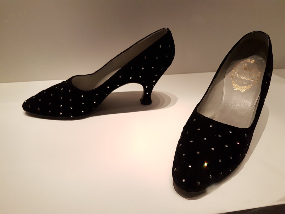 tnrover's tweet photo. Oh là là! What a gorgeous #ChristianDior exhibit at @ROMtoronto #dresses #shoes #jewellery #stylegenius https://t.co/QAtx1zCUAJ