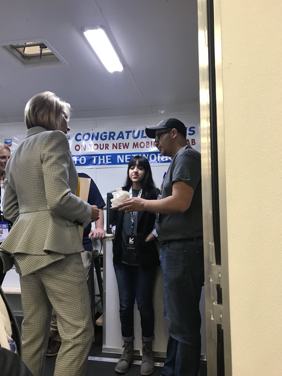 janetauer's tweet image. Secretary @BetsyDeVosED talking with @fablabpermian students at @SXSWEDU @ChevronCR @FabFndn