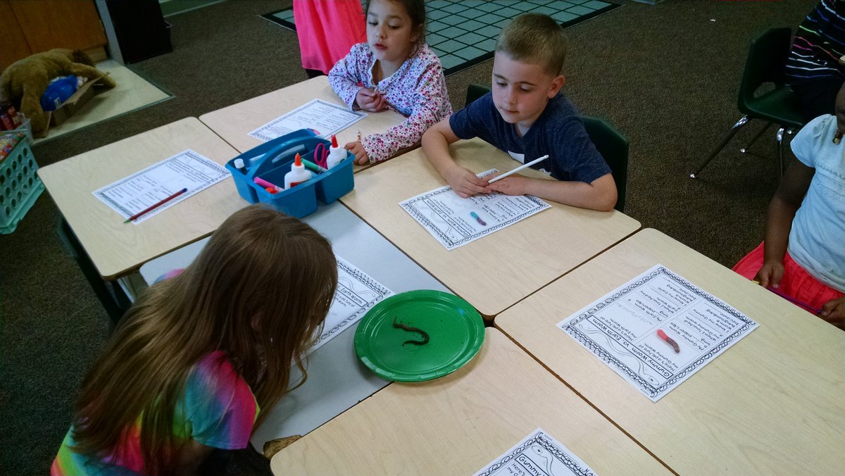 smithloves1st's tweet photo. Science comes alive in first grade as we compare Earth vs. gummy worms. #cesbragchat https://t.co/o04PxcVRWC