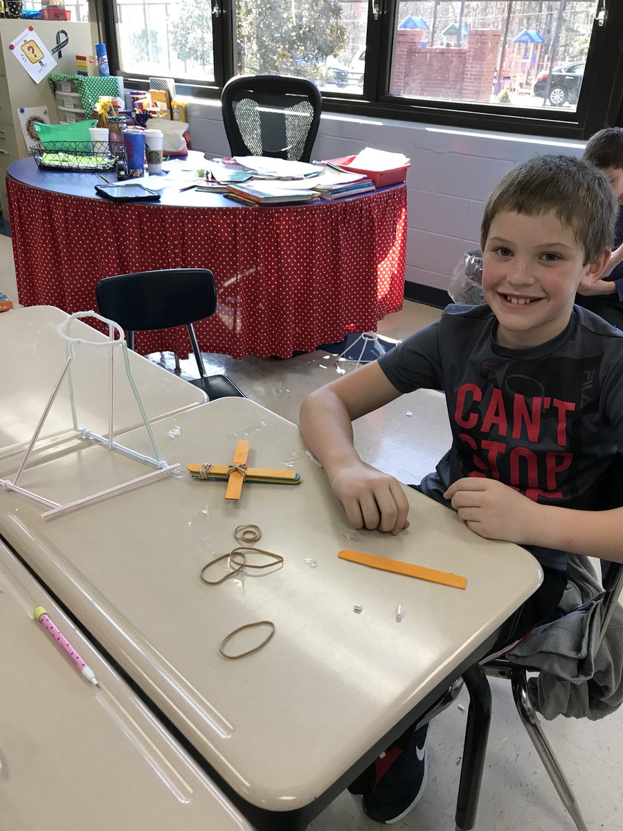 MichiganAvenueE's tweet photo. So much fun in Mrs. Seymour’s STEAM PAT class! Making basketball goals and catapults to learn about physics and architecture!! #studentengagement #learningafterhours @MASPTO @BradleySchools @jamieens https://t.co/wXR4qak2jh
