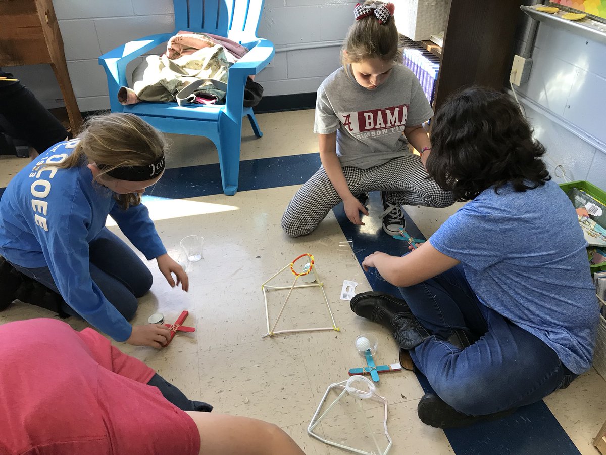 MichiganAvenueE's tweet photo. So much fun in Mrs. Seymour’s STEAM PAT class! Making basketball goals and catapults to learn about physics and architecture!! #studentengagement #learningafterhours @MASPTO @BradleySchools @jamieens https://t.co/wXR4qak2jh