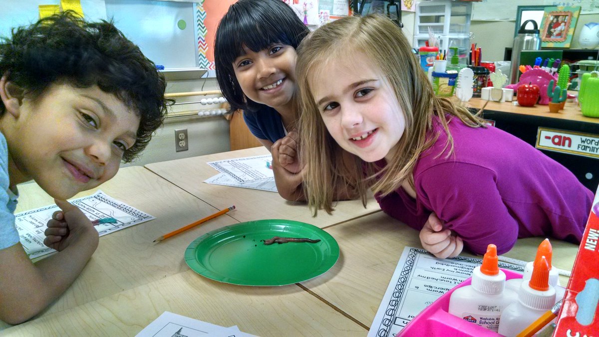 smithloves1st's tweet photo. Science comes alive in first grade as we compare Earth vs. gummy worms. #cesbragchat https://t.co/o04PxcVRWC