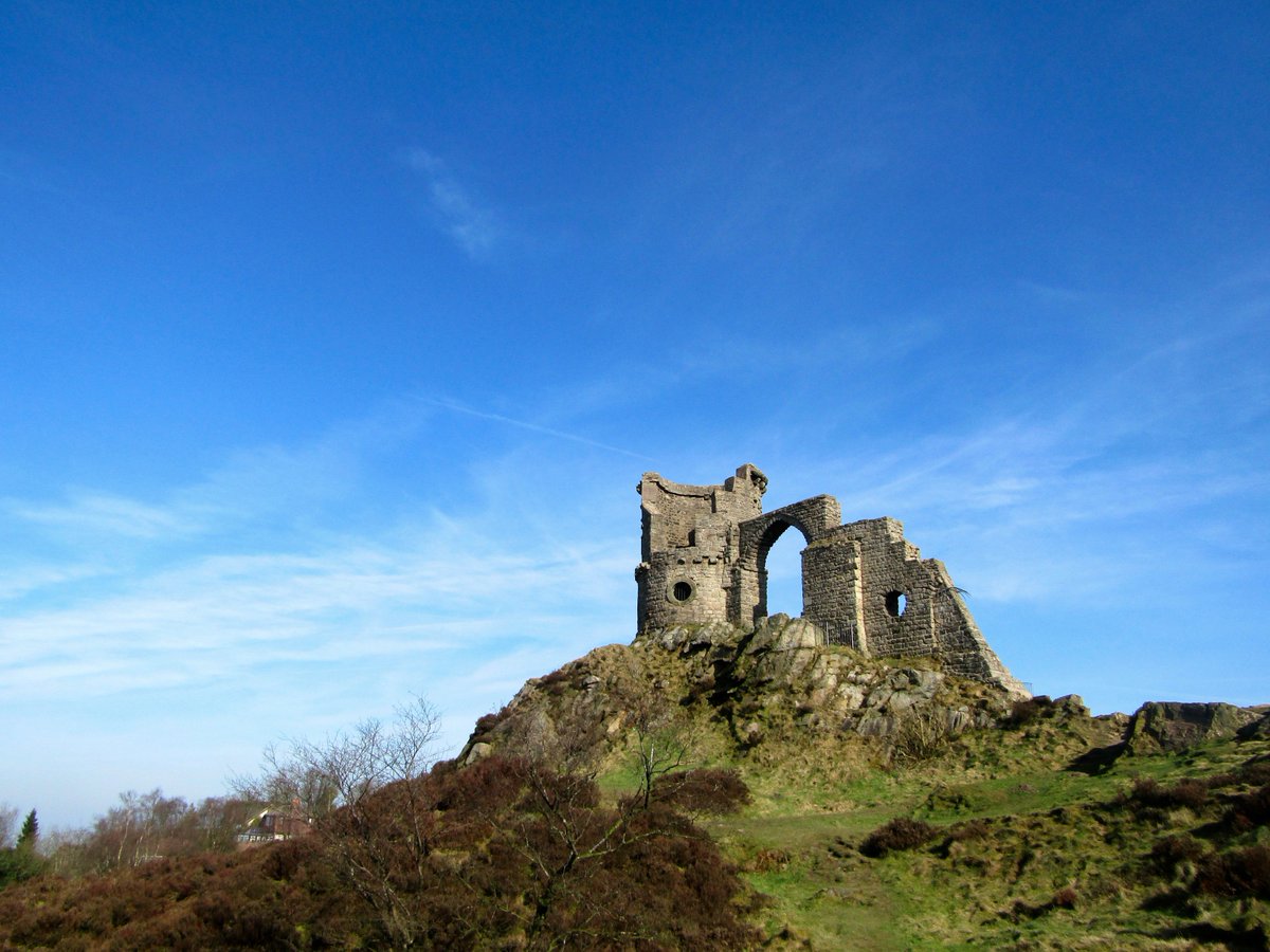 AwayMaja's tweet photo. Beautiful views at #MowCop Castle in #Cheshire! Less than 10 minutes drive from #LittleMoretonHall 🏰😍 @NTlittlemoreton @NT_NorthWest @VisitCheshire #VisitEngland #VisitBritain #LoveGreatBritain @VisitEngland @VisitBritain https://t.co/YrZEj5JIIz